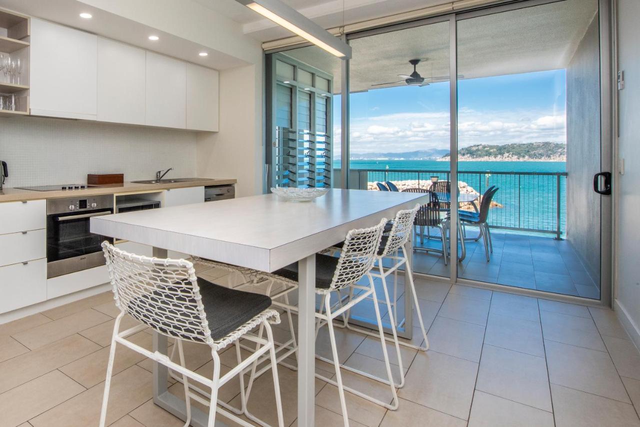 One Bright Point - Stunning Water Views Apartment Nelly Bay Luaran gambar