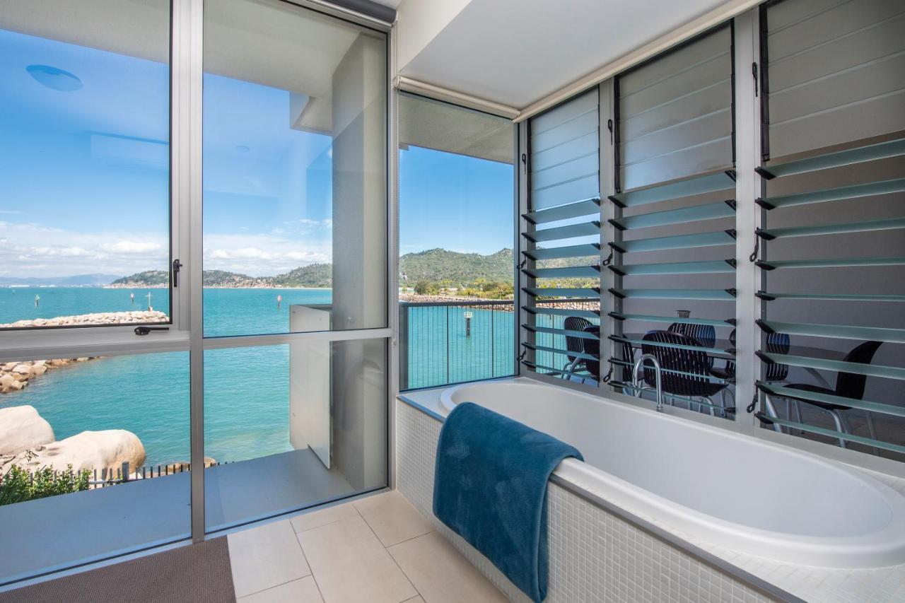 One Bright Point - Stunning Water Views Apartment Nelly Bay Luaran gambar